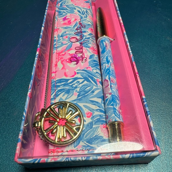 Lilly Pulitzer Pink and Blue Floral Pen Gift Set - Picture 4 of 4